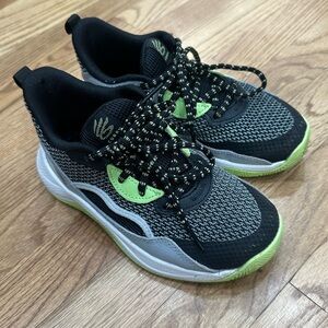 Under Armour Steph Curry Basketball Shoes size 1Y